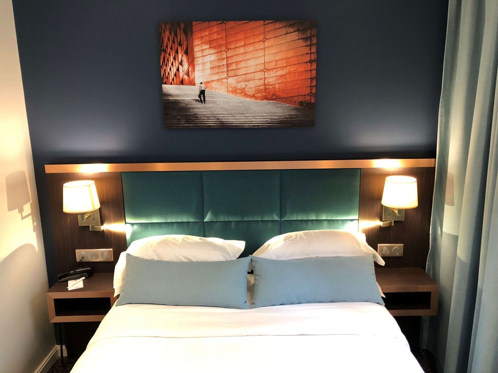 Ropa de cama de alta calidad y minibar 