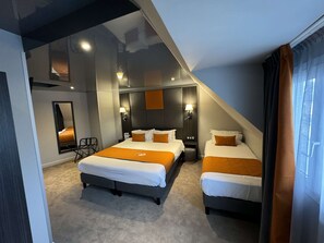 Junior Suite, 1 Queen Bed | Premium bedding, minibar, in-room safe, individually furnished