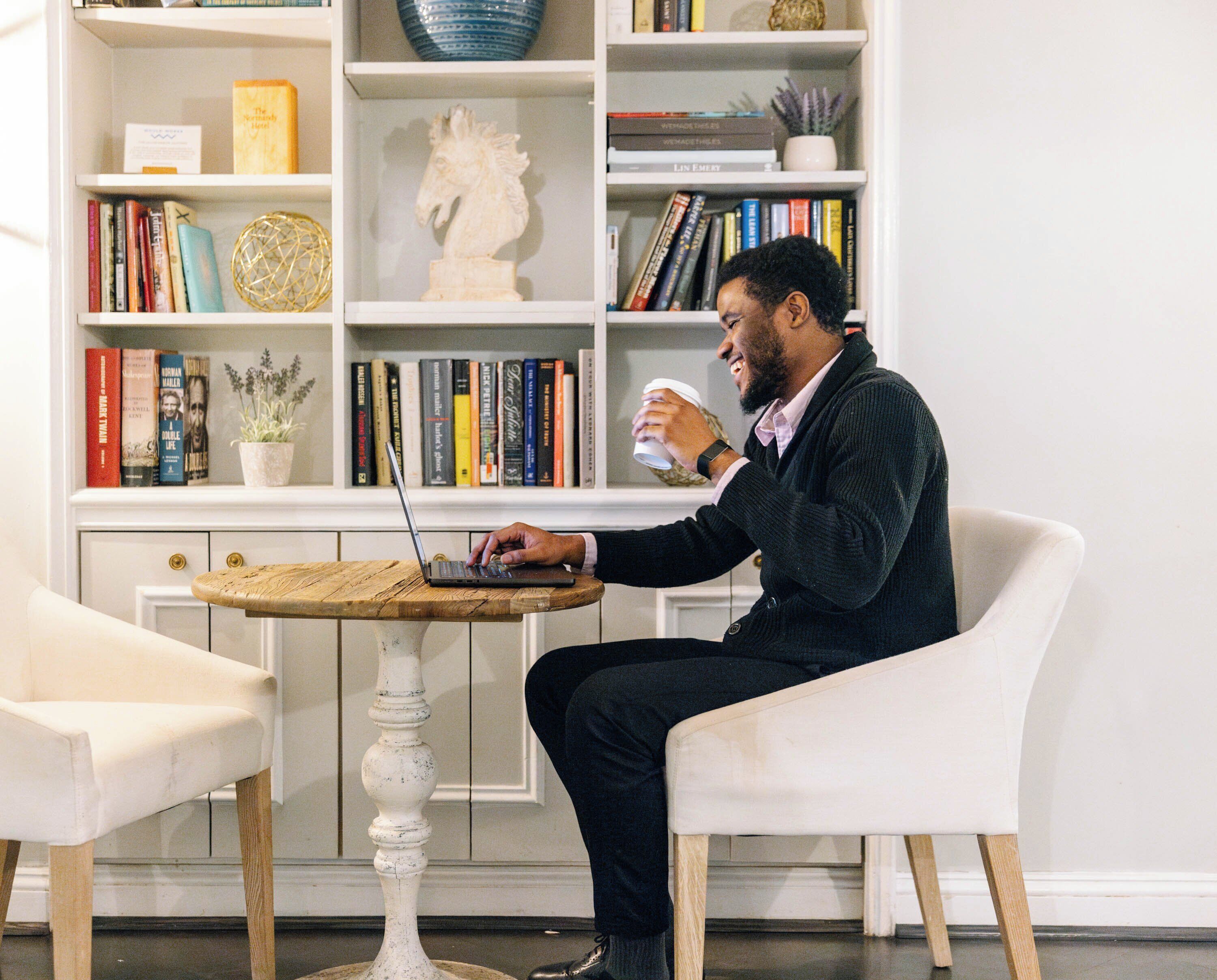 Trung tâm hành chính, văn phòng