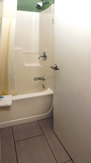 Executive Room, 1 King Bed, Smoking | Bathroom shower