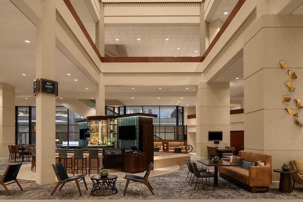 2 restaurants, breakfast, dinner served; American cuisine