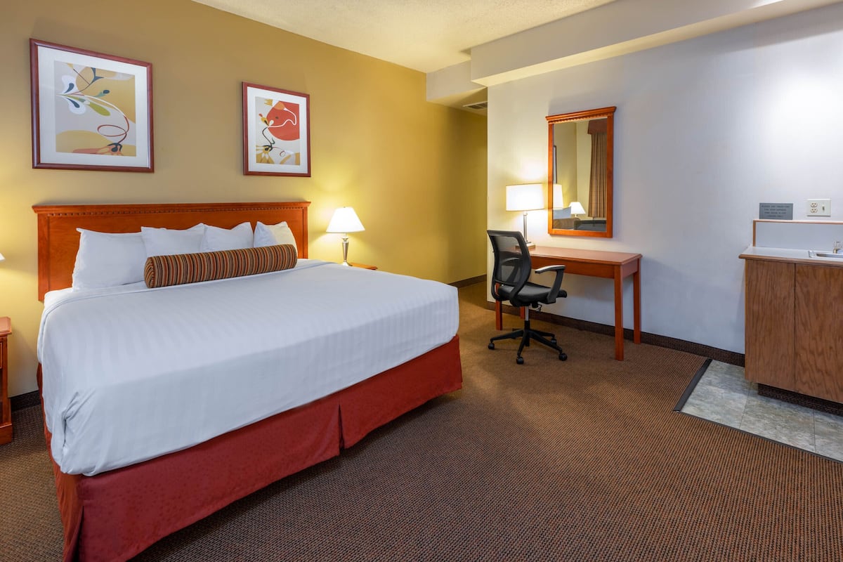 Deluxe Room, 1 King Bed