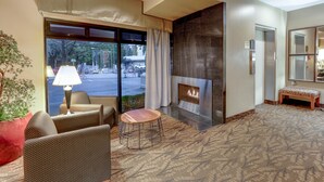 Lobby - The Loyal Inn (Seattle)