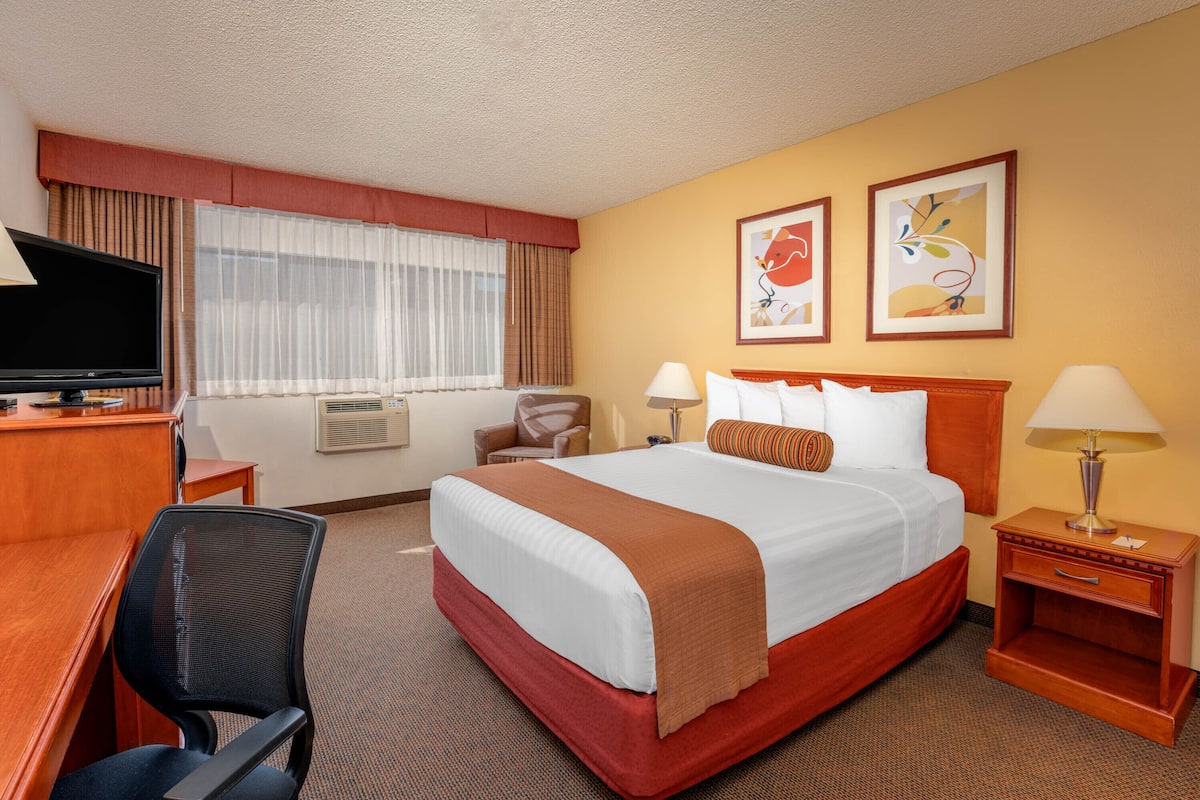 Standard Room, 1 Queen Bed
