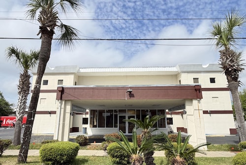 Baymont by Wyndham Pensacola NAS Corry Area