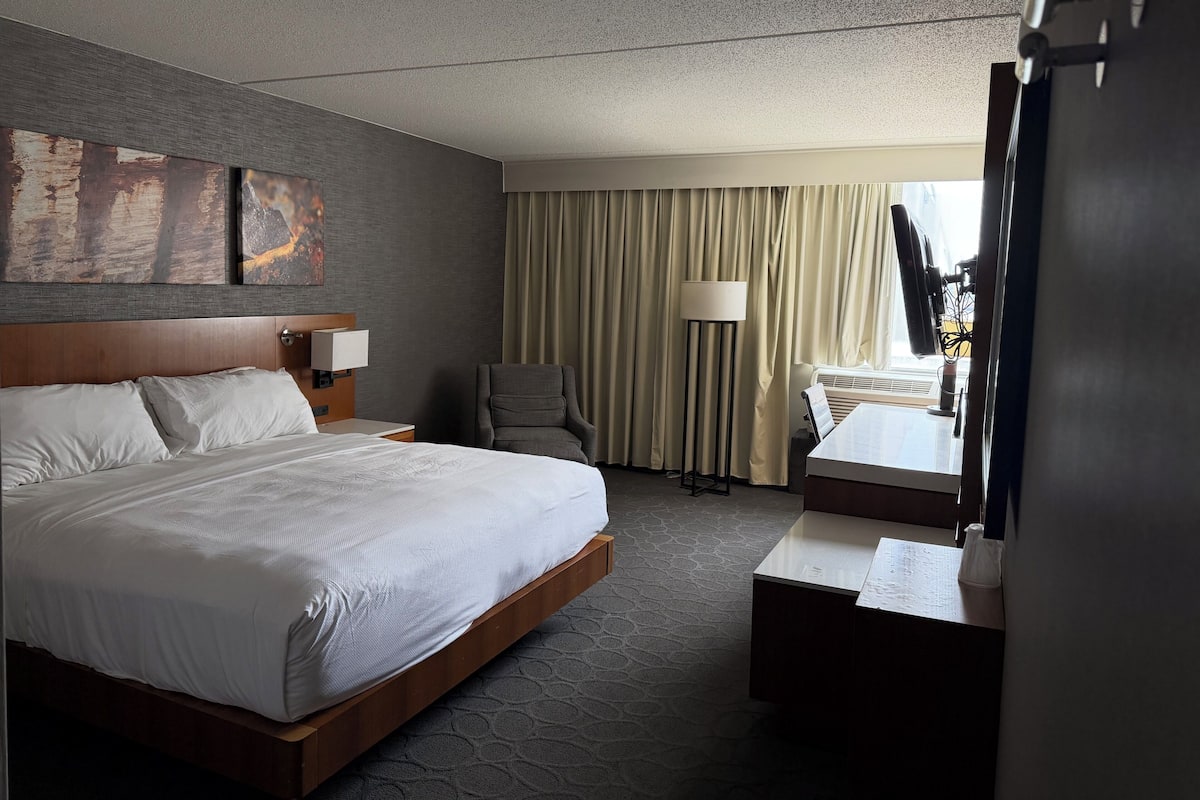 In-room safe, desk, laptop workspace, blackout curtains