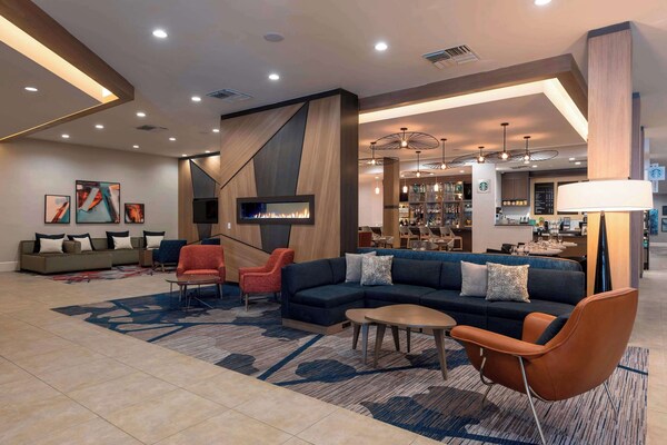 The Center Hotel Grand Rapids Airport - Grand Rapids, MI