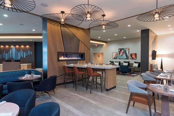 Restaurant - Sonesta Hotel Grand Rapids Airport (Grand Rapids)