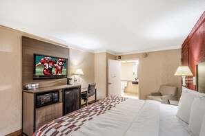 Chambre Supérieure, 1 très grand lit, accessible aux personnes à mobilité réduite (Roll-In Shower) | Literie de qualité supérieure, bureau