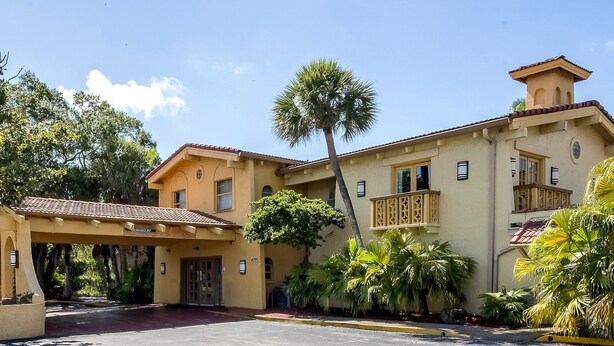 Unclassified image, 1 of 24, button - Red Roof Inn Tampa Bay - St Petersburg (St. Petersburg)