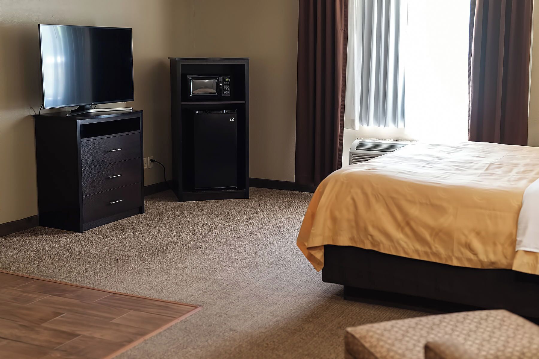 suite, 1 king bed, non smoking | in-room safe, desk, laptop workspace, blackout curtains