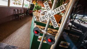Déjeuner, dîner et souper servis sur place