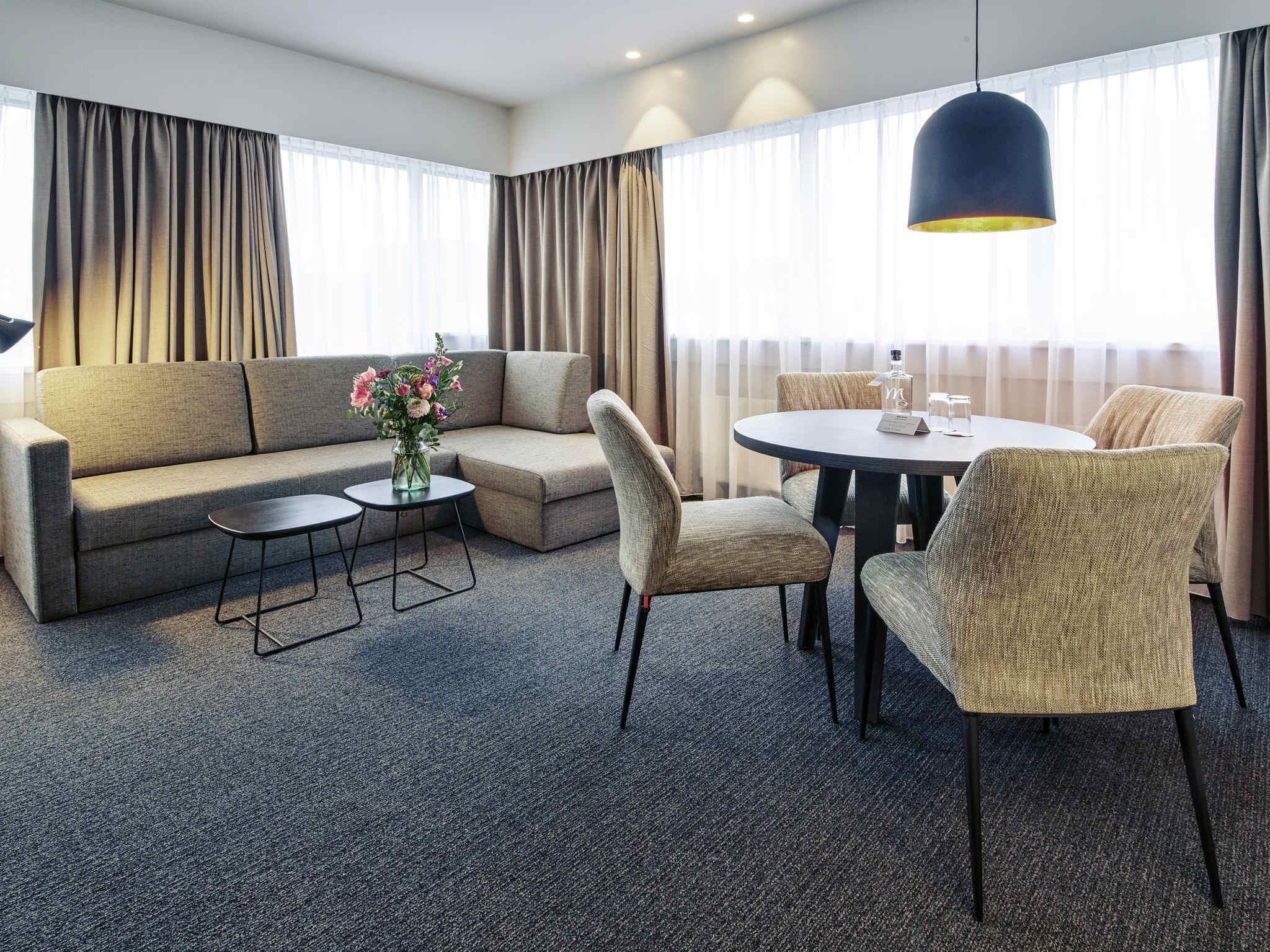 Suite ejecutiva, 1 cama King size y sofá cama | Minibar, escritorio, cortinas blackout y insonorización 