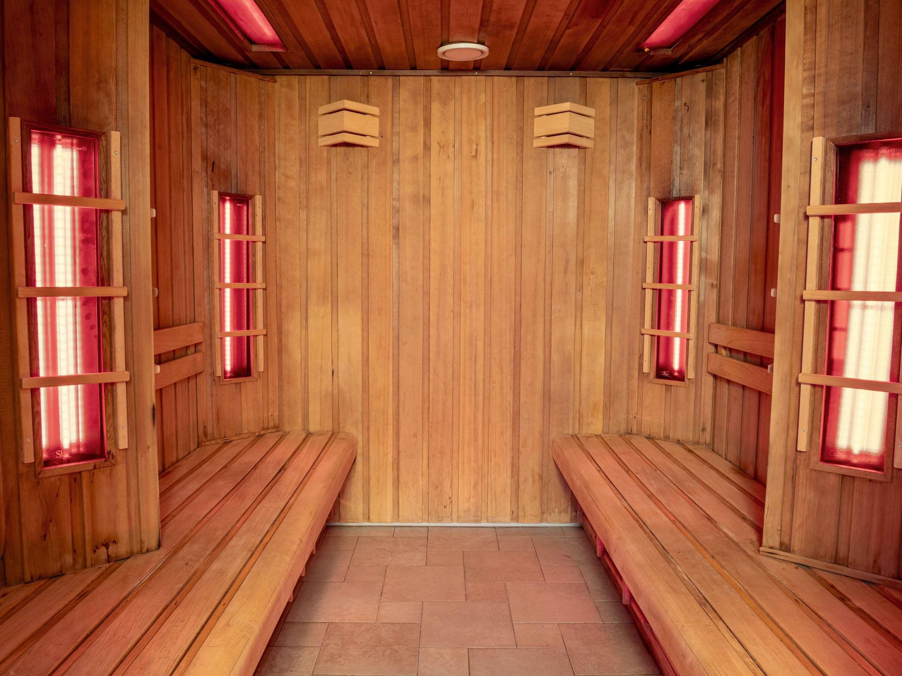 indoor pool, pool loungers