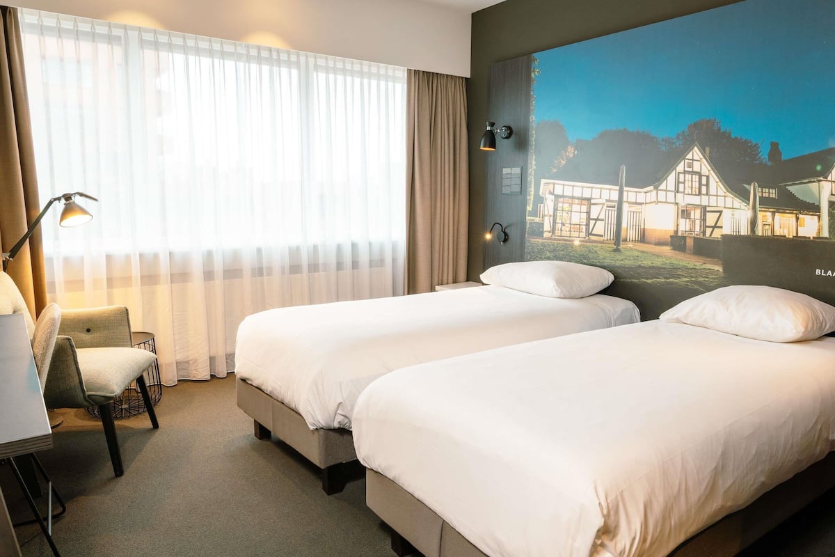 standard twin room, 2 single beds | minibar, desk, blackout curtains, soundproofing