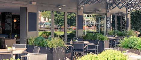 Bar (in der Unterkunft)