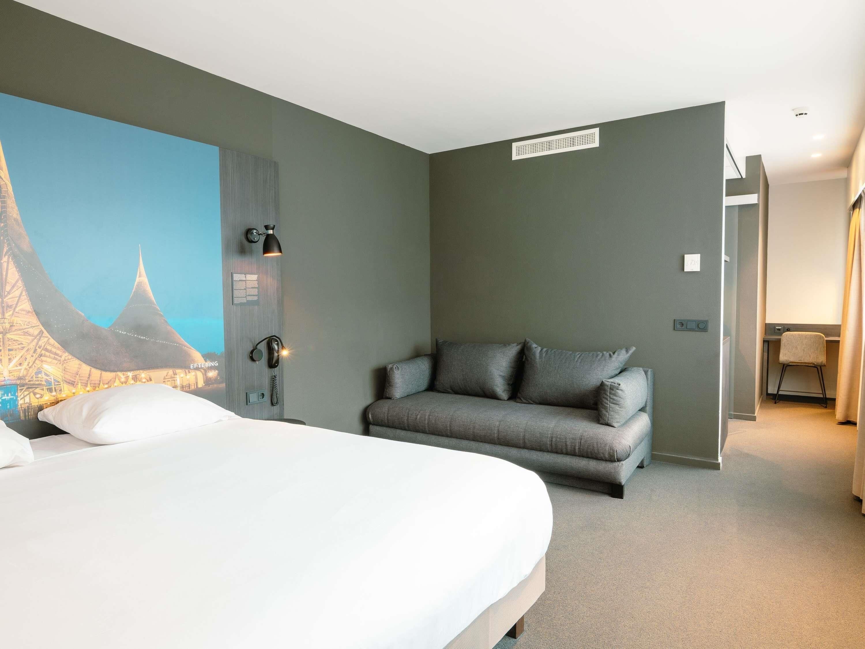 Dobbeltrom – standard, 1 dobbeltseng med sovesofa | Minibar, skrivebord, blendingsgardiner og lydisolert