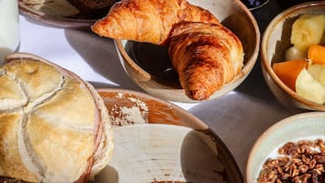Daily buffet breakfast for a fee