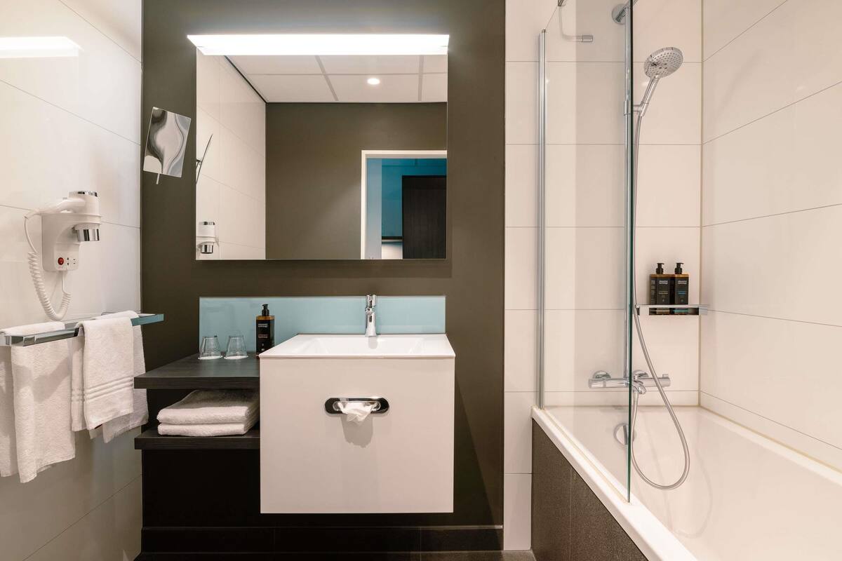 minibar, desk, blackout curtains, soundproofing