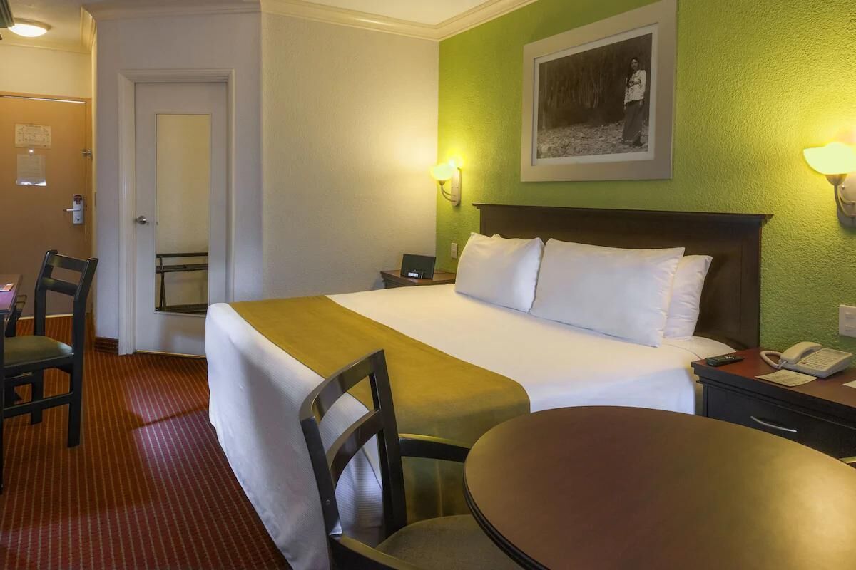 Hypo-allergenic bedding, in-room safe, desk, laptop workspace