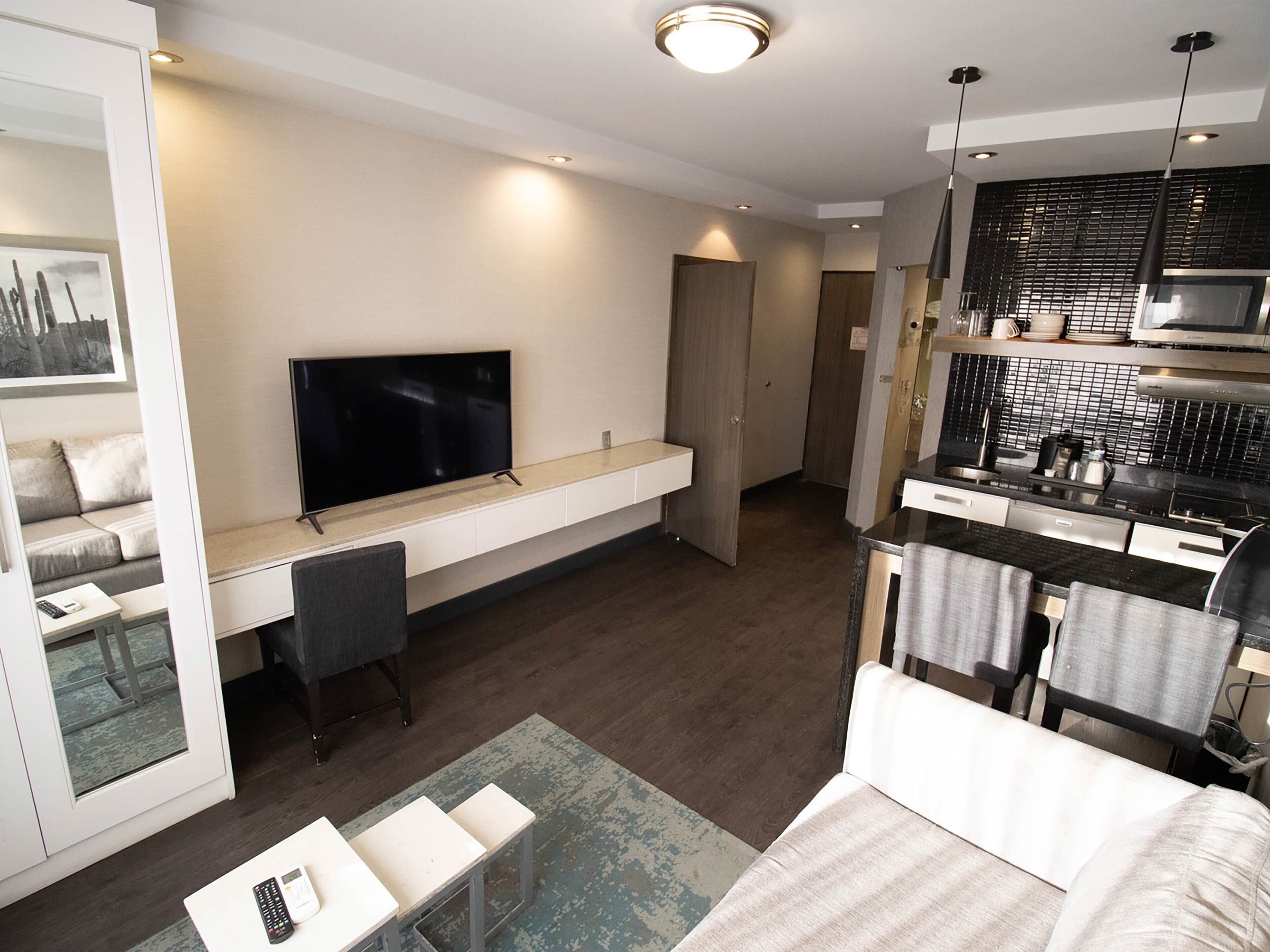 executive studio suite | 1 bedroom, hypo-allergenic bedding, in-room safe, desk