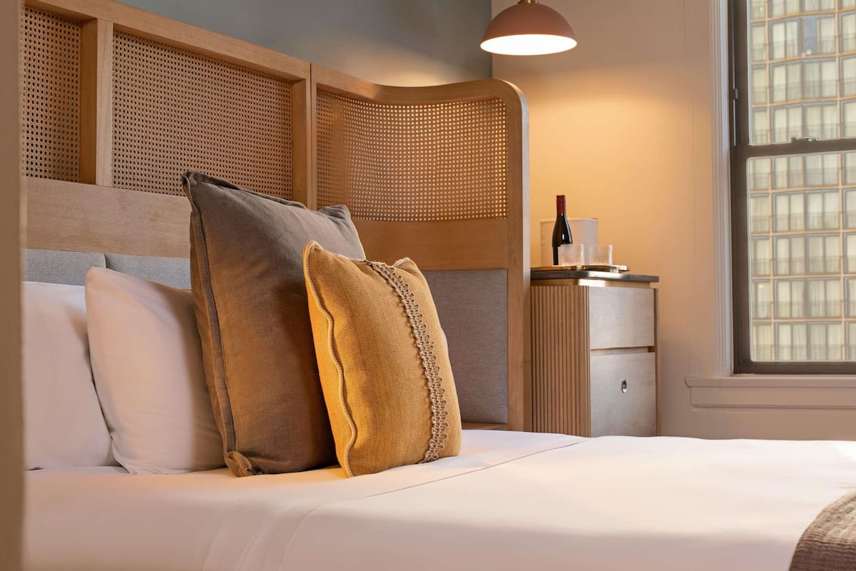 Classic Room, 1 Queen Bed | Hypo-allergenic bedding, minibar, in-room safe, desk