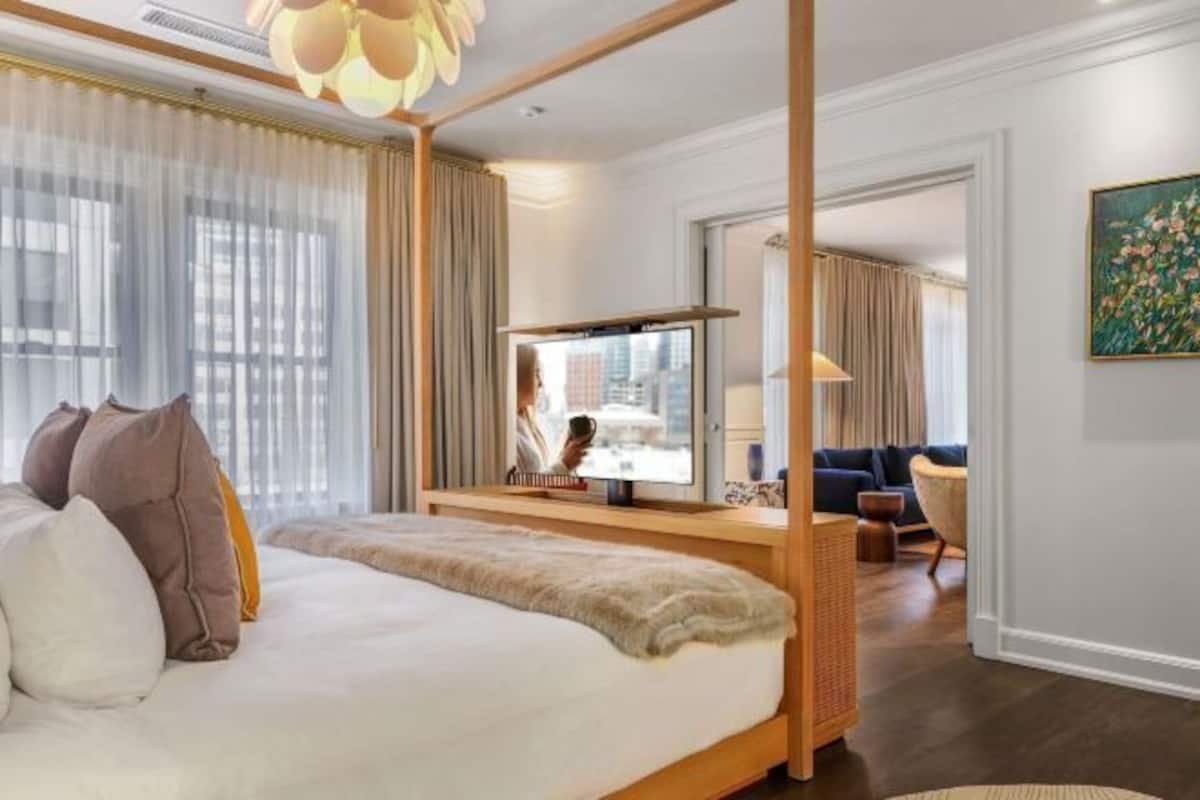 Ropa de cama hipoalergénica, minibar, caja fuerte y escritorio