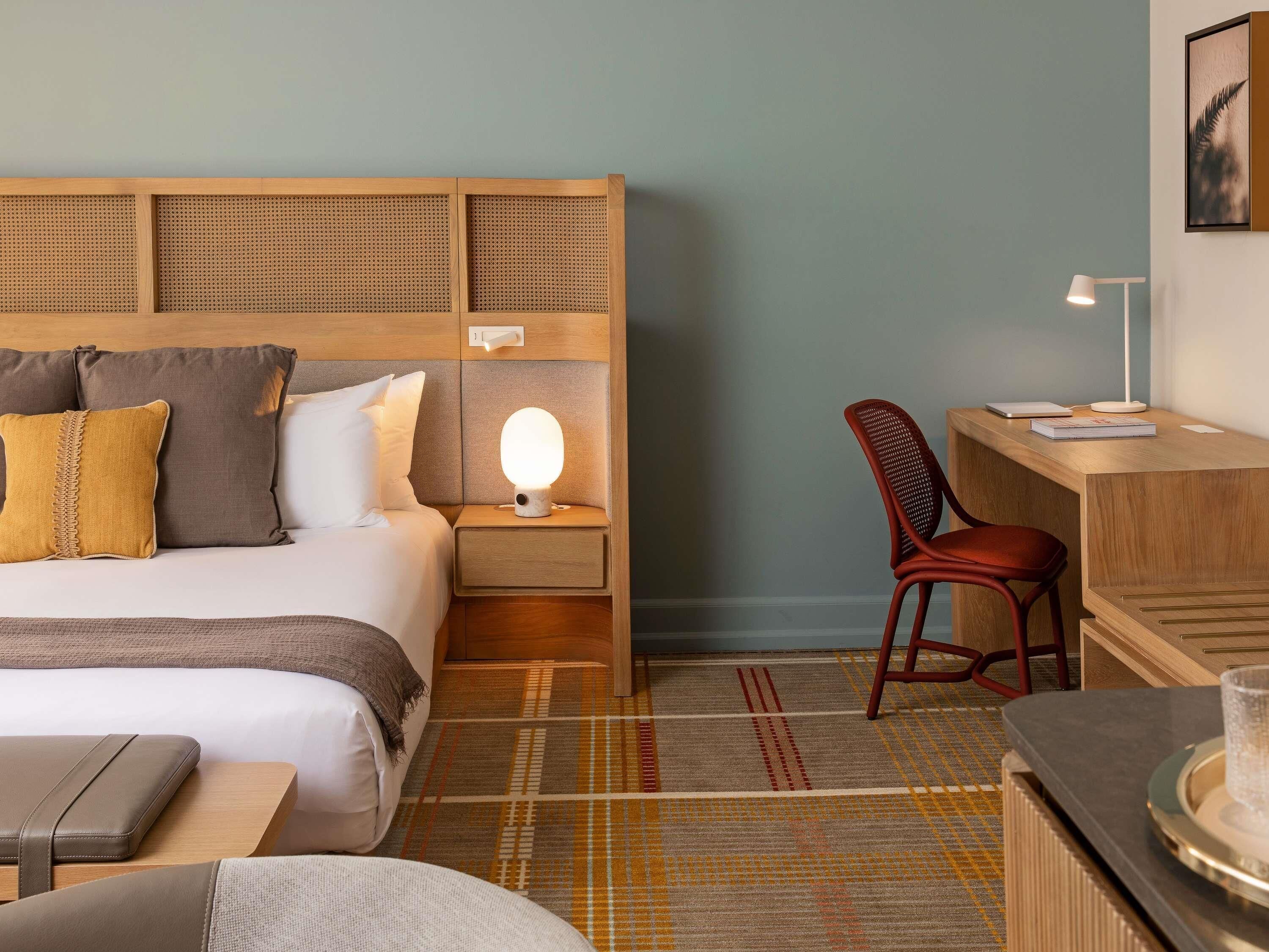 Ropa de cama hipoalergénica y minibar 