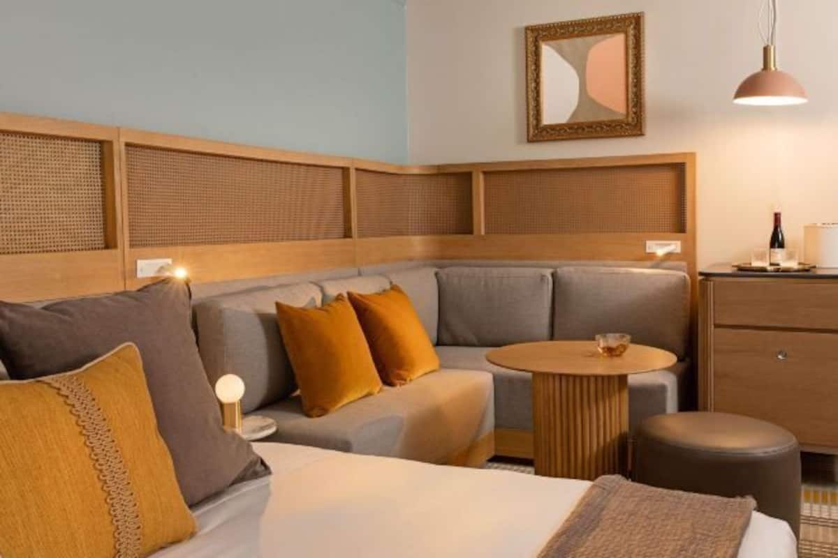 Ropa de cama hipoalergénica, minibar, caja fuerte y escritorio