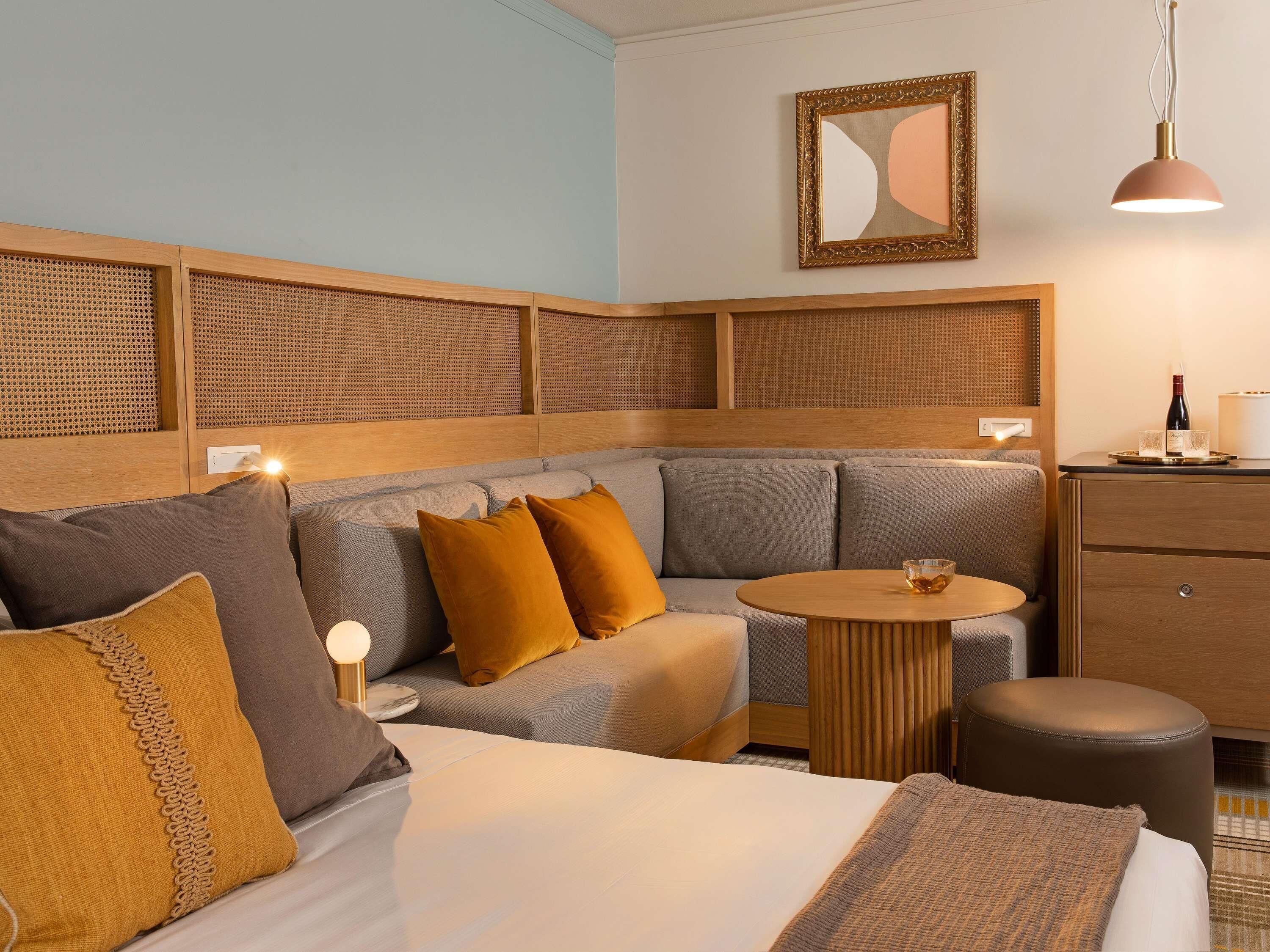 Ropa de cama hipoalergénica y minibar 