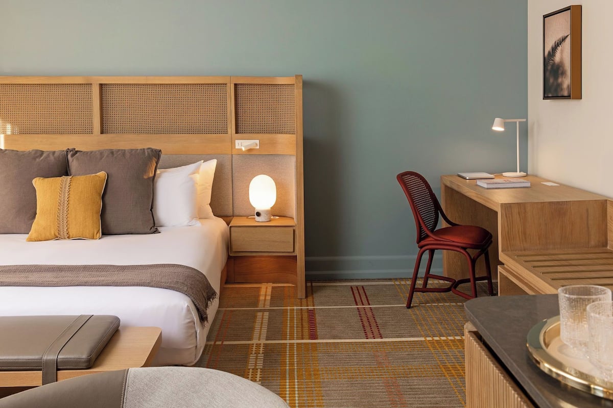 Hypo-allergenic bedding, minibar, in-room safe, desk