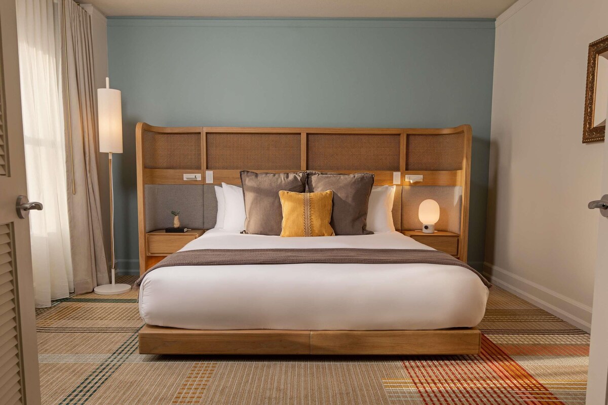 Hypo-allergenic bedding available, minibar, in-room safe, desk