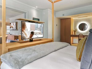 Presidential Suite, 1 King Bed | Hypo-allergenic bedding, minibar, in-room safe, desk - Ändra Hotel Seattle - MGallery Collection (Seattle)
