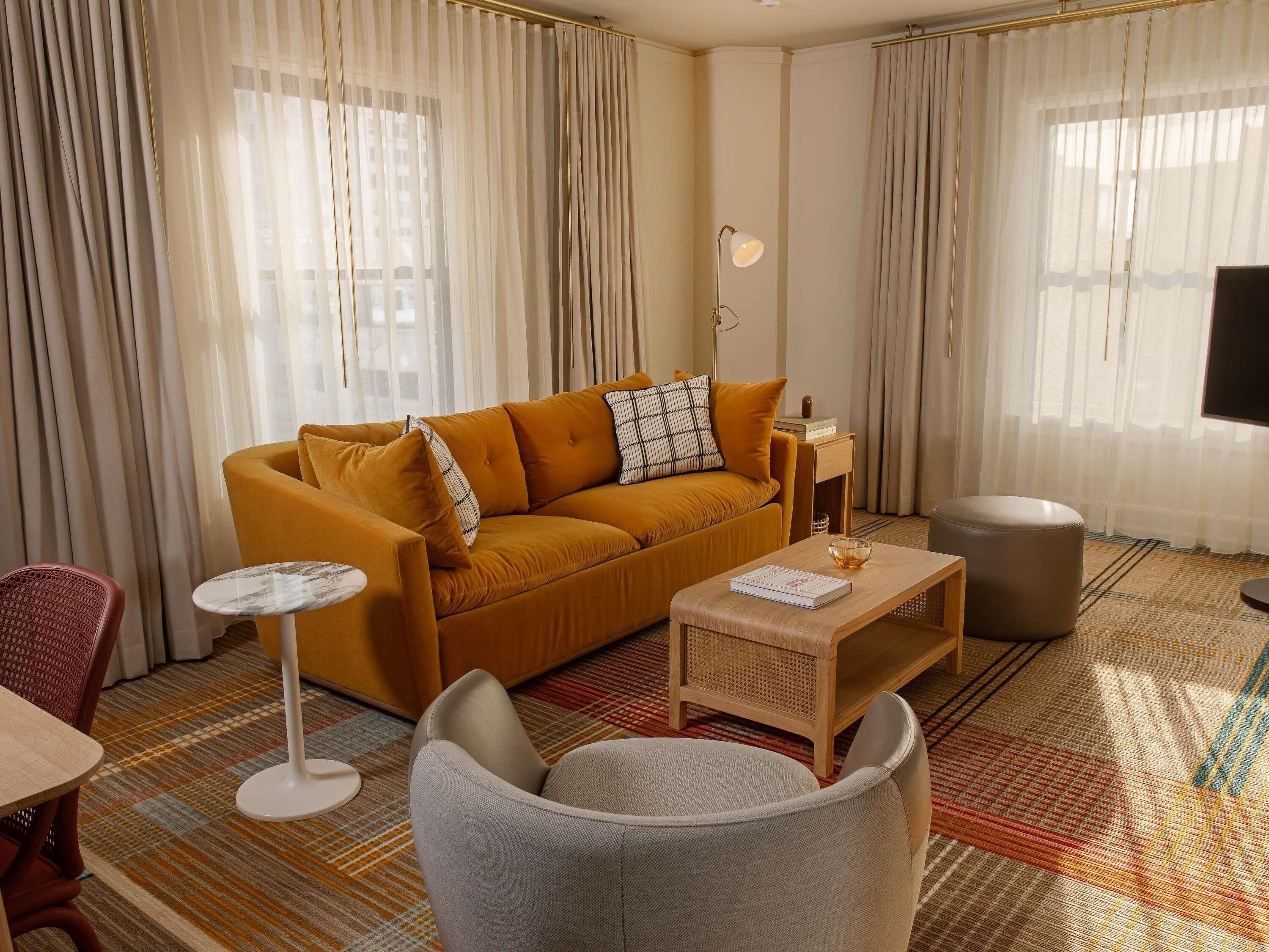 Ropa de cama hipoalergénica y minibar 