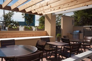 BBQ/picnic area - Home2 Suites by Hilton Atlanta Perimeter Center (Atlanta)