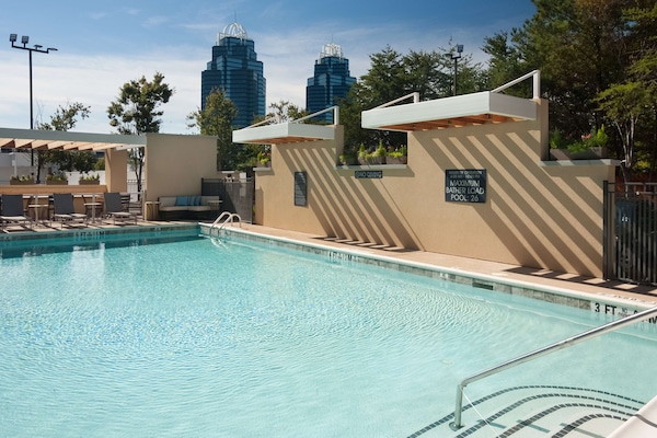 Seasonal outdoor pool, open 6:00 AM to 10:00 PM, sun loungers