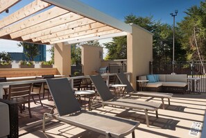 Seasonal outdoor pool, open 6:00 AM to 10:00 PM, pool loungers