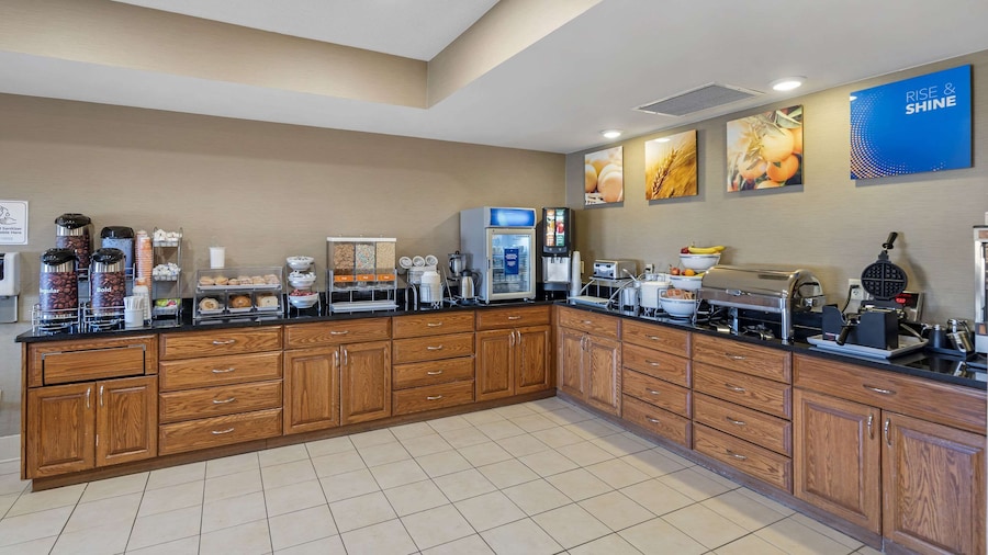 Comfort Suites Normal University area