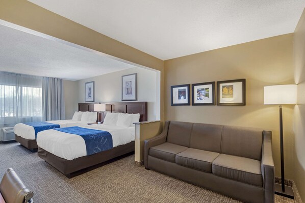 In-room safe, desk, laptop workspace, iron/ironing board - Comfort Suites Normal University area (Normal)