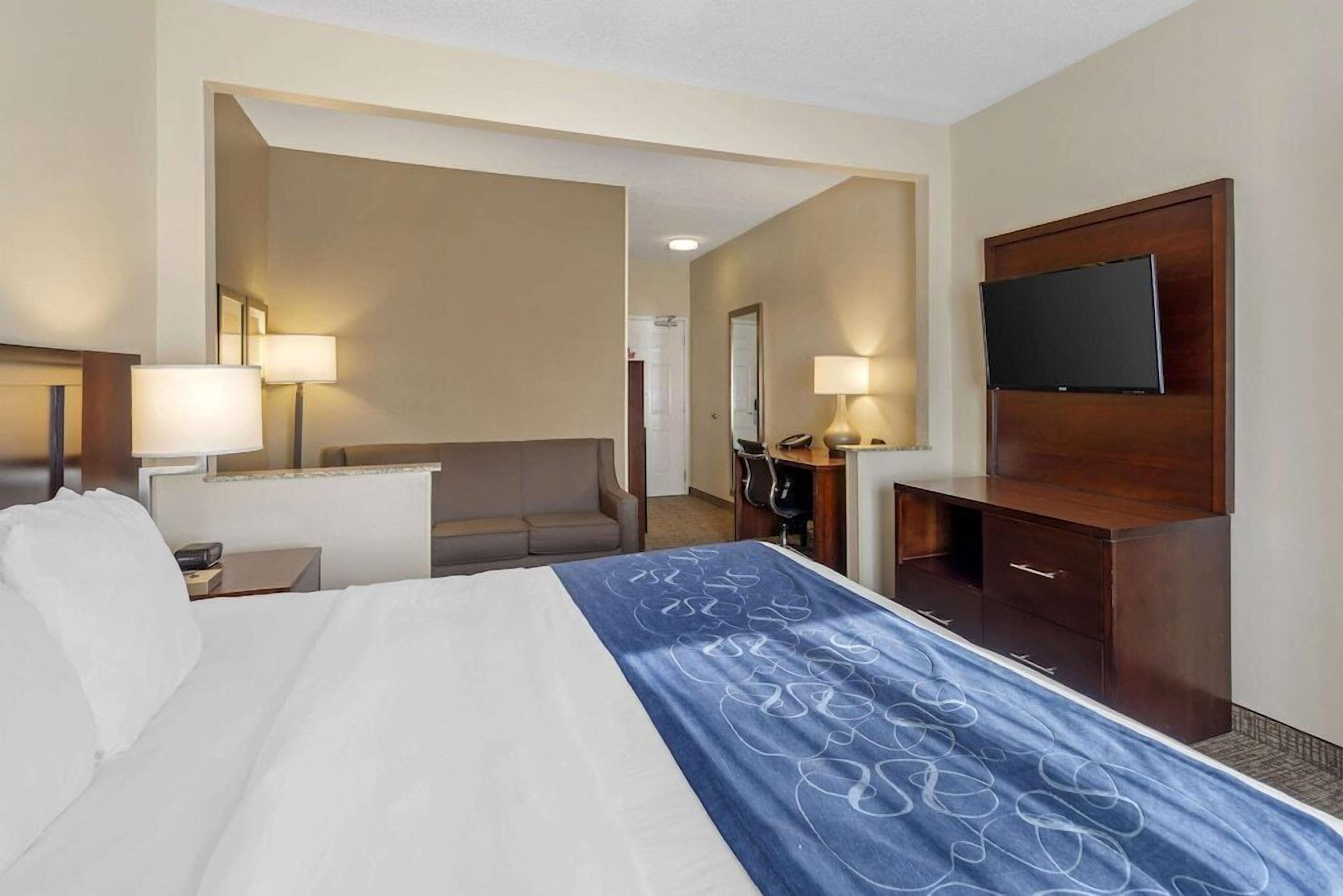 In-room safe, desk, laptop workspace, iron/ironing board