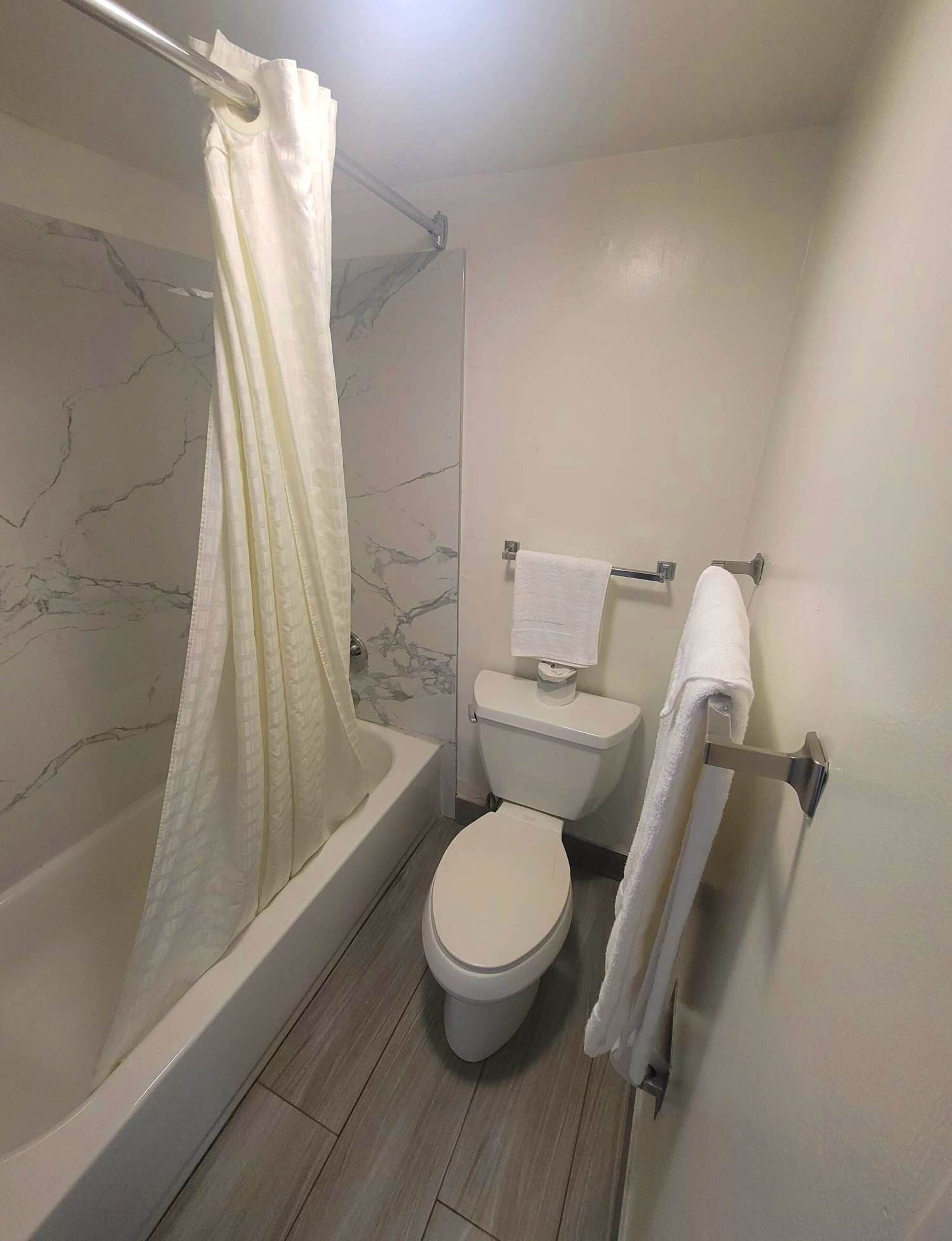 Photo - Travelodge by Wyndham San Francisco Airport North