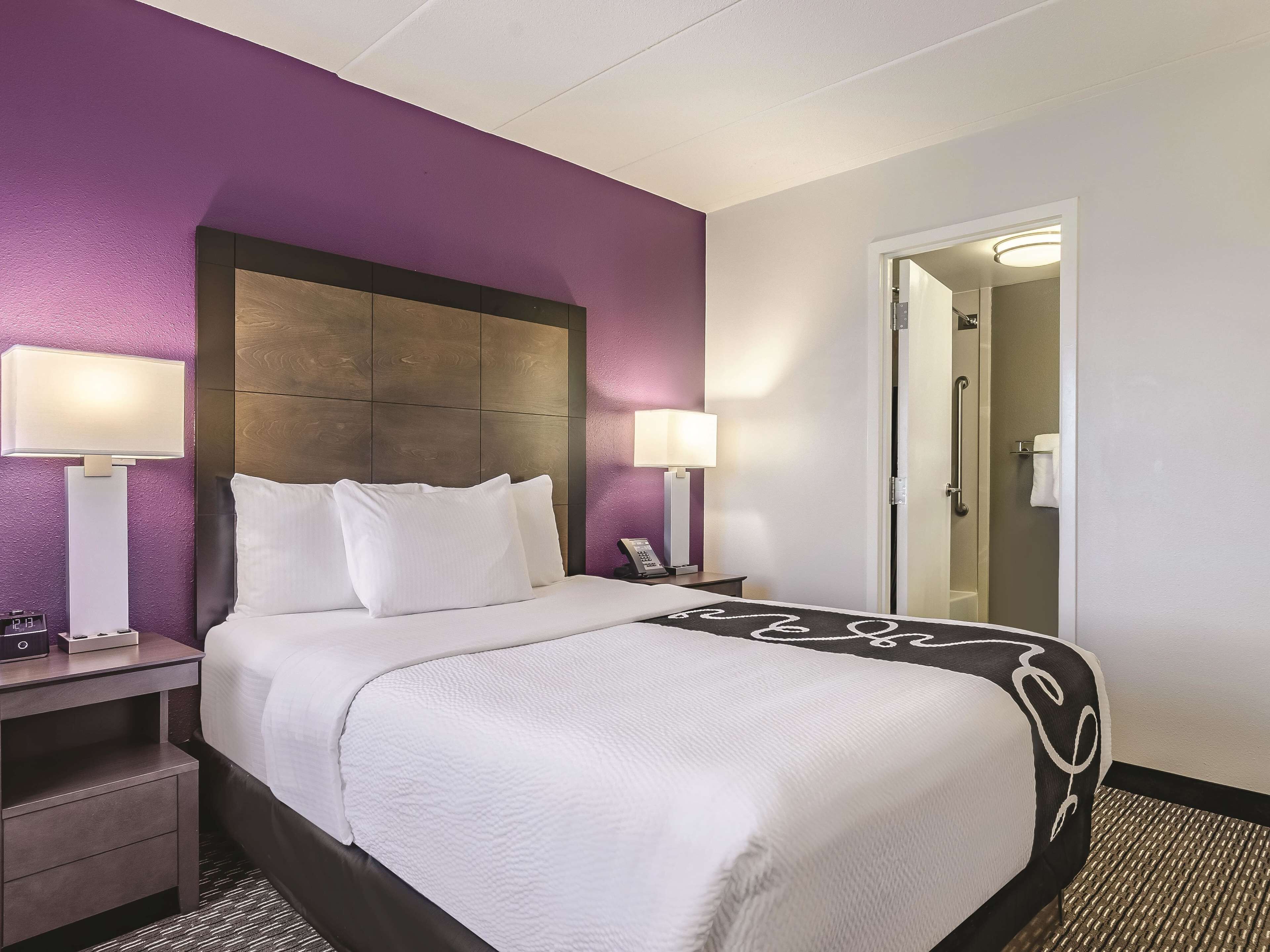 room, 1 queen bed, non smoking | premium bedding, desk, blackout curtains, iron/ironing board