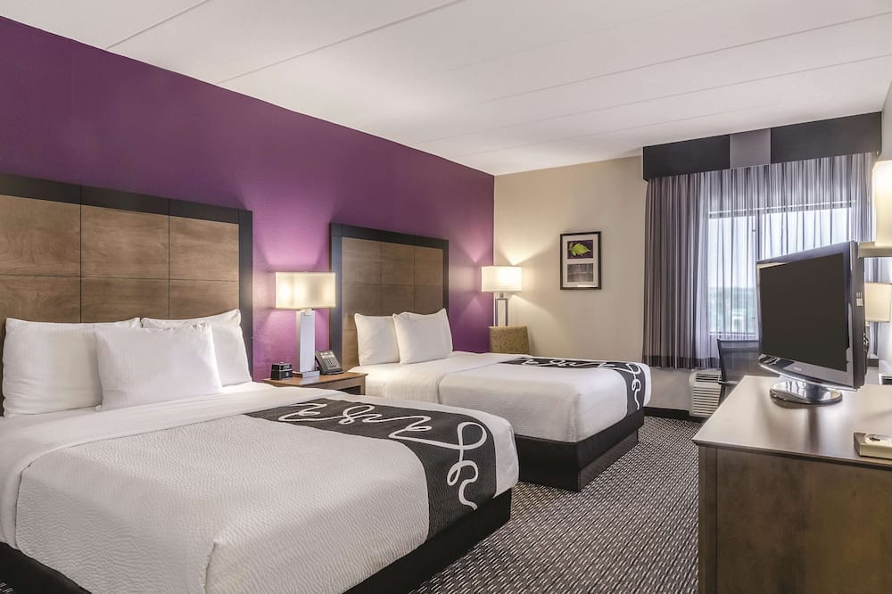 La Quinta Inn & Suites by Wyndham Warwick Providence Airport