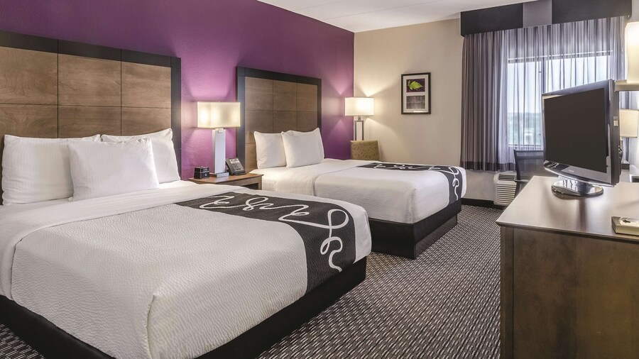 La Quinta Inn & Suites by Wyndham Warwick Providence Airport