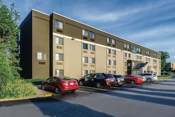 La Quinta Inn & Suites by Wyndham Warwick Providence Airport