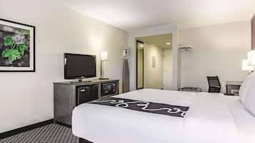 Suite, 1 cama King size, para no fumadores | Ropa de cama de alta calidad, escritorio y cortinas blackout