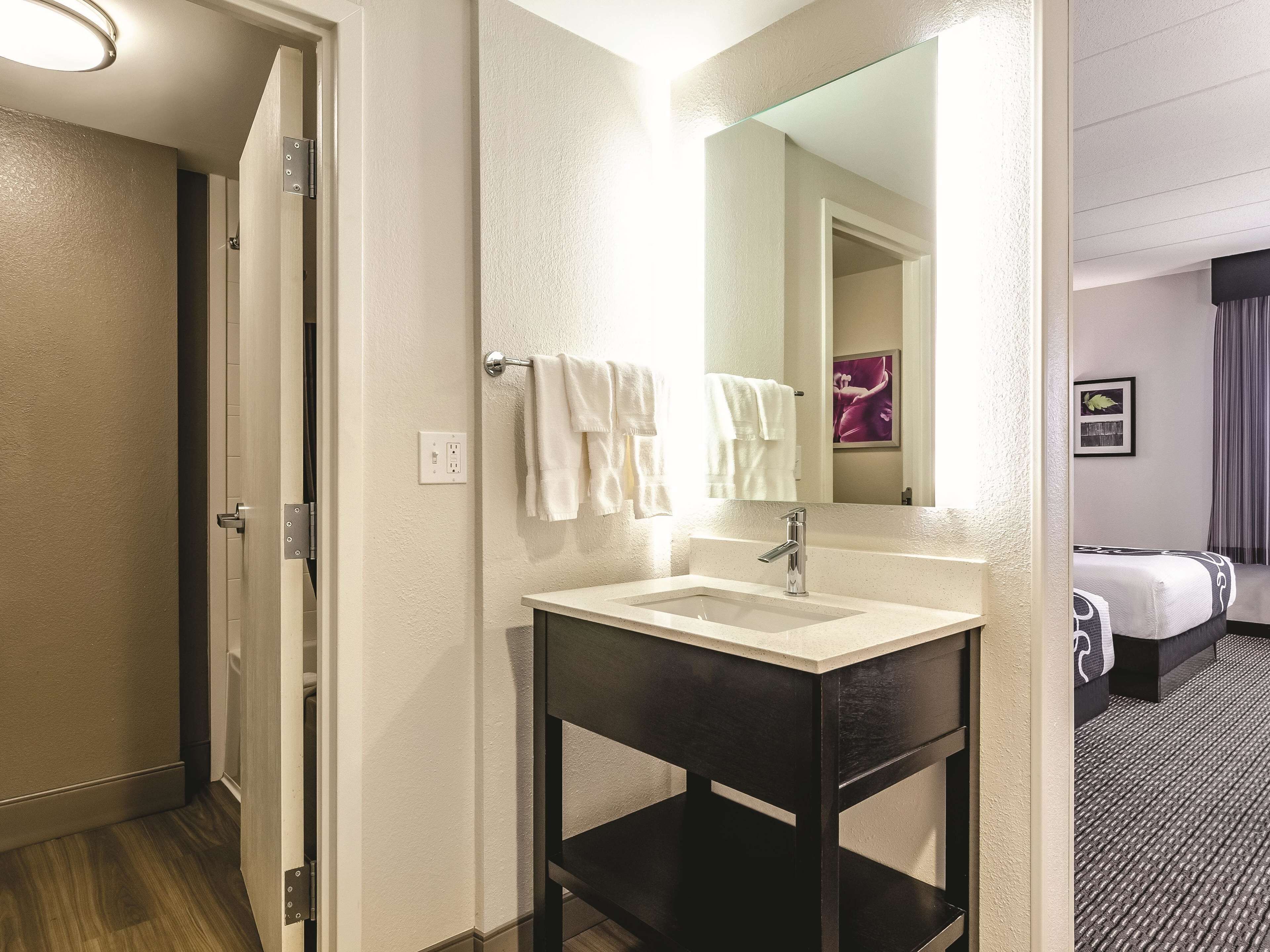 room, 2 queen beds, non smoking | premium bedding, desk, blackout curtains, iron/ironing board