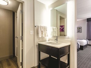 Habitación, 2 camas de matrimonio, no fumadores | Ropa de cama de alta calidad, escritorio, cortinas opacas