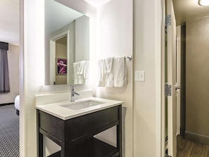 Room, 1 King Bed, Non Smoking | Premium bedding, desk, blackout curtains, iron/ironing board