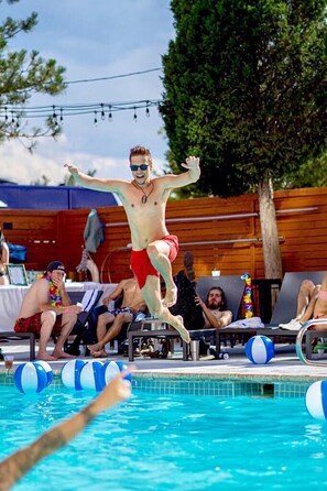 Außenpool, Sonnenschirme